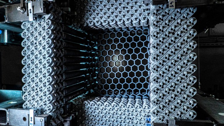 Réseau de cellules hexagonales, formant un nid d’abeilles artificiel, très utilisé dans l’aéronautique