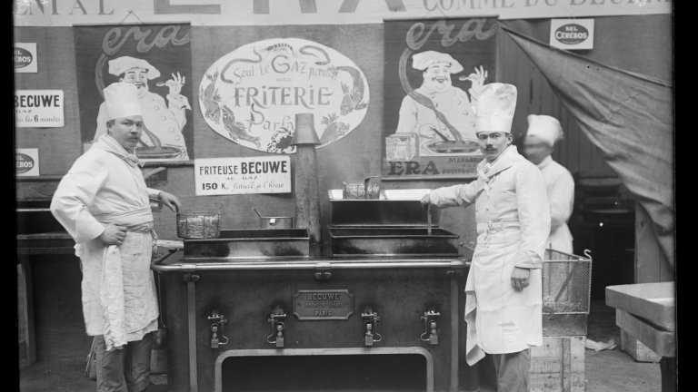 Stand de Friterie "Becuwe", Salon des appareils ménagers en 1923